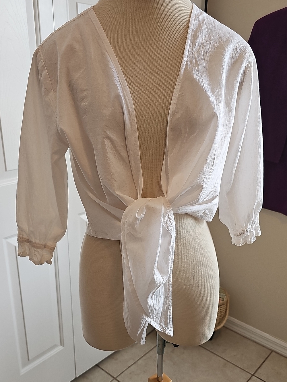 Vermont Country Store White Tie-Front Cotton Blouse. Size Meduim.